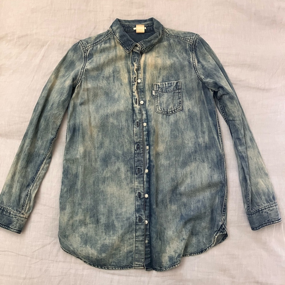 Acid washed button down denim shirt (long), Levi’s, sz small